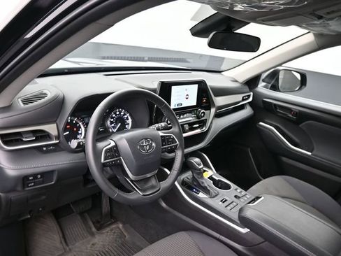 Certified 2025 Toyota Highlander LE image 25