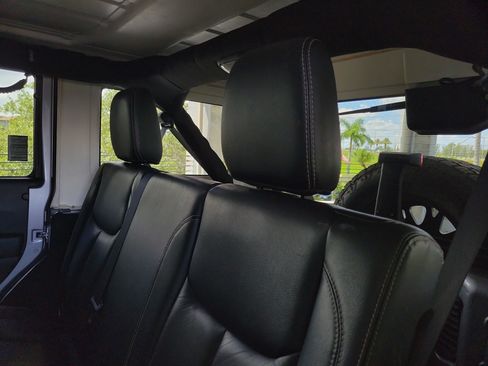 Used 2014 Jeep Wrangler Unlimited Sahara w/ Dual Top Group AWD/4WD image 7