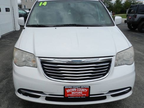 Used 2014 Chrysler Town & Country Touring image 4