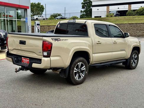 Used 2018 Toyota Tacoma TRD Sport RWD image 9