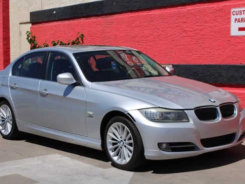 Used 2011 BMW 335i xDrive Sedan AWD/4WD image 3
