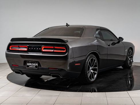Used 2017 Dodge Challenger R/T Scat Pack w/ Leather Interior Group RWD image 10