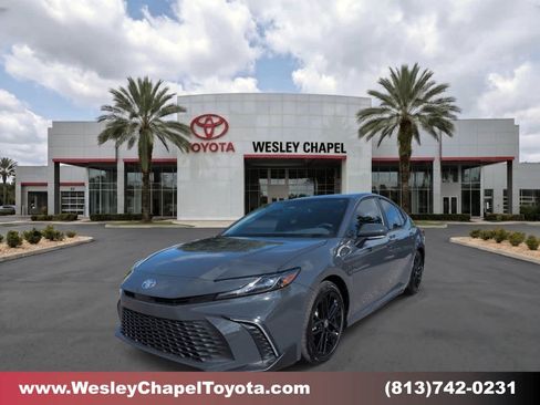 Used 2026 Toyota Camry SE FWD image 1