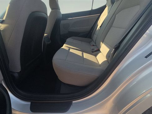 Used 2019 Hyundai Elantra SE FWD image 27