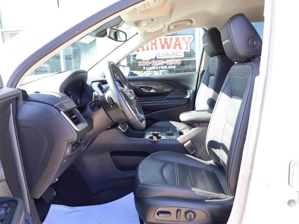 Used 2024 GMC Terrain Denali w/ Denali Premium Package AWD/4WD image 12
