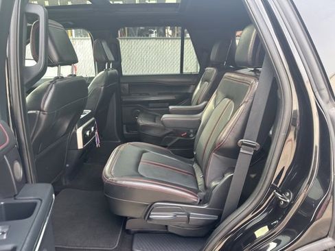 Used 2022 Ford Expedition Limited image 11