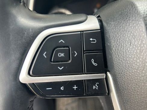 Used 2023 Toyota Highlander XLE FWD image 34
