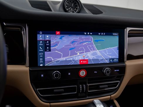 Certified 2025 Porsche Macan image 26