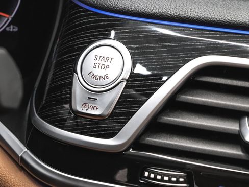 Used 2022 BMW 750i xDrive w/ Luxury Rear Seating Package image 38