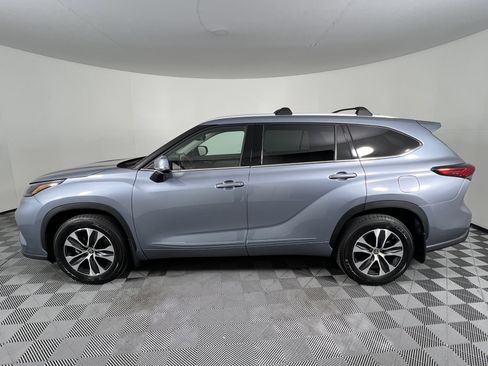 Used 2022 Toyota Highlander XLE image 9