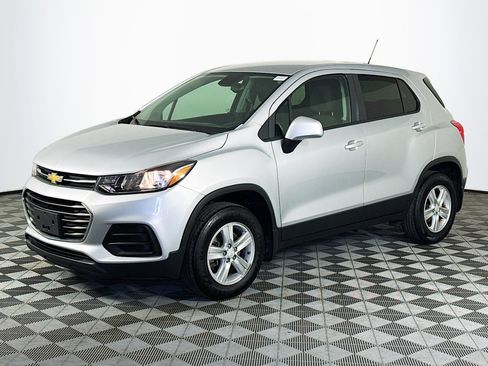 Used 2020 Chevrolet Trax LS w/ Tint and Cruise Package AWD/4WD image 4