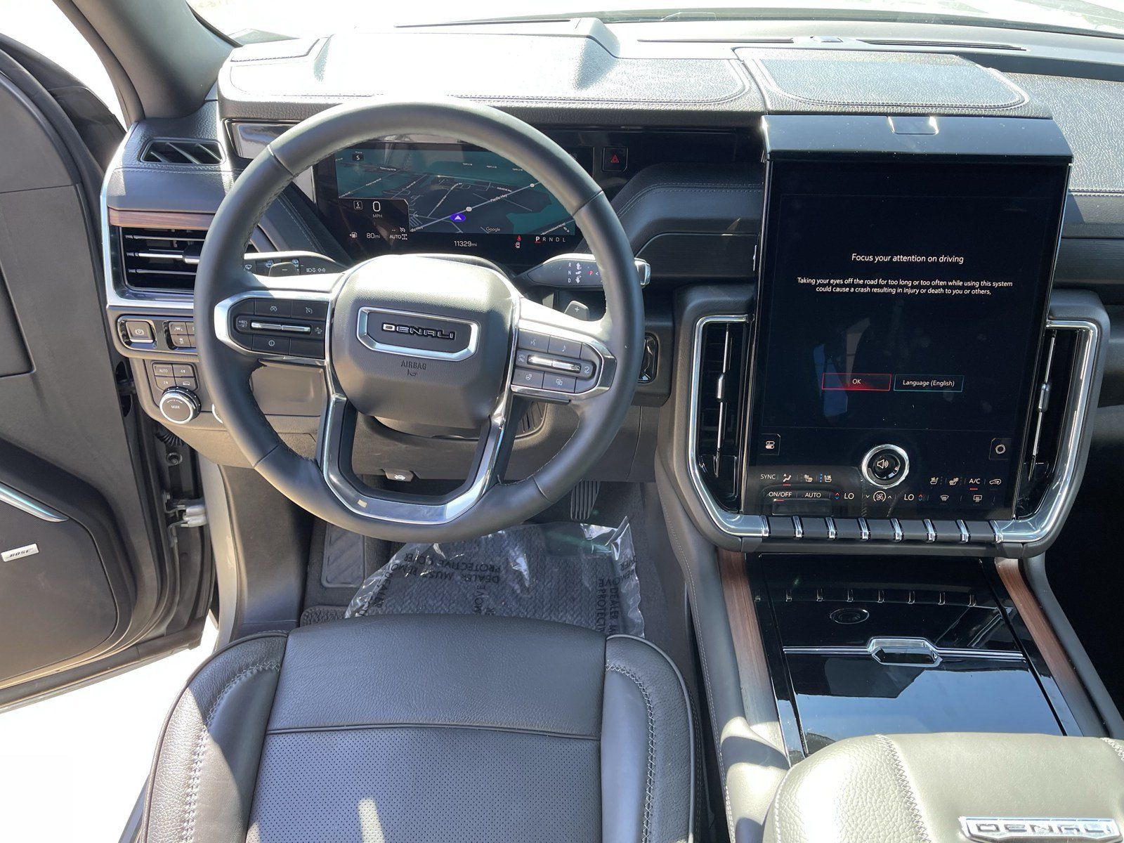 Used 2025 GMC Yukon XL Denali AWD/4WD image 12
