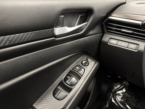 Used 2025 Nissan Altima 2.5 SV image 9