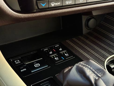 Used 2017 Lexus RX 450h AWD image 30