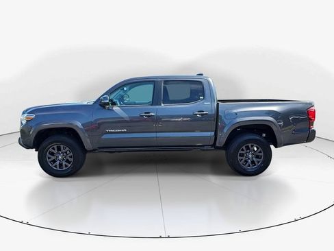 Used 2022 Toyota Tacoma SR5 w/ Technology Package RWD image 6