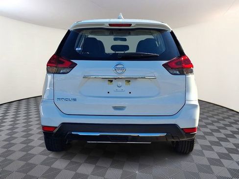 Used 2018 Nissan Rogue S image 5