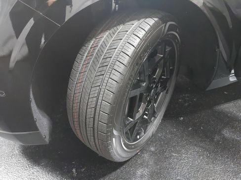 Used 2026 Kia Carnival SX w/ SX Dark Edition Package FWD image 35