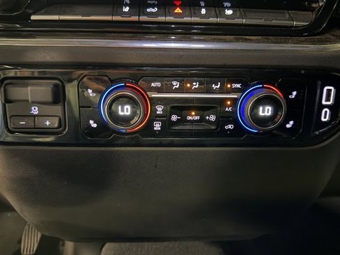 Used 2025 Chevrolet Silverado 2500 LT w/ Convenience Package image 21