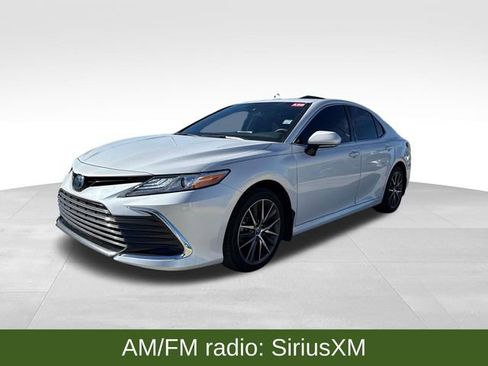Used 2023 Toyota Camry XLE image 3