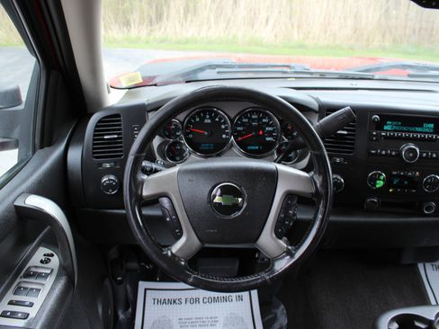 Used 2008 Chevrolet Silverado 2500 LT w/ 1LT Convenience Package AWD/4WD image 21