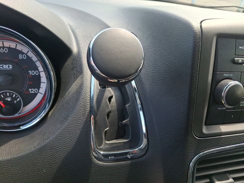 Used 2014 Dodge Grand Caravan SXT FWD image 15