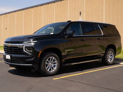 New 2025 Chevrolet Suburban LS image 4