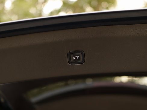 Used 2022 Buick Enclave Essence w/ Experience Buick Package image 31