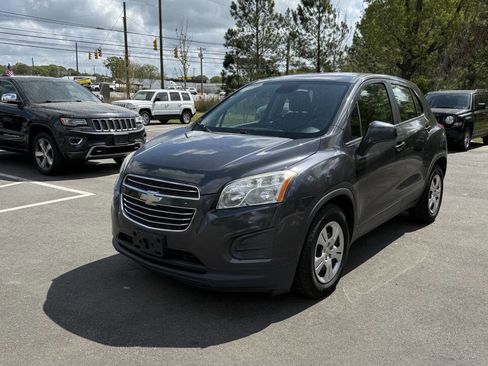 Used 2016 Chevrolet Trax LS image 2