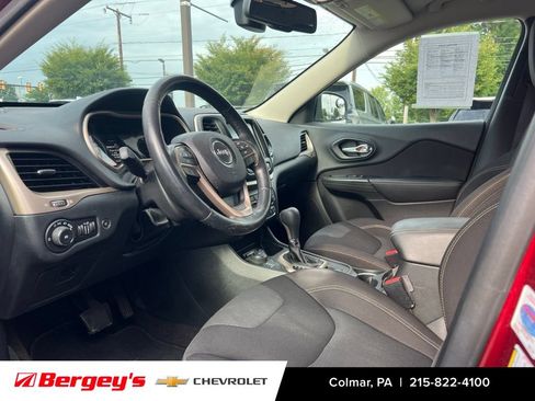 Used 2016 Jeep Cherokee Latitude w/ Comfort/Convenience Group AWD/4WD image 9