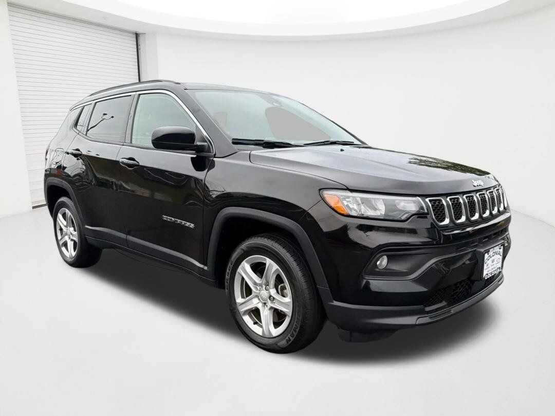 Used 2024 Jeep Compass Latitude AWD/4WD image 3