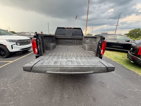 Used 2023 GMC Sierra 1500 AT4 w/ Technology Package AWD/4WD image 5
