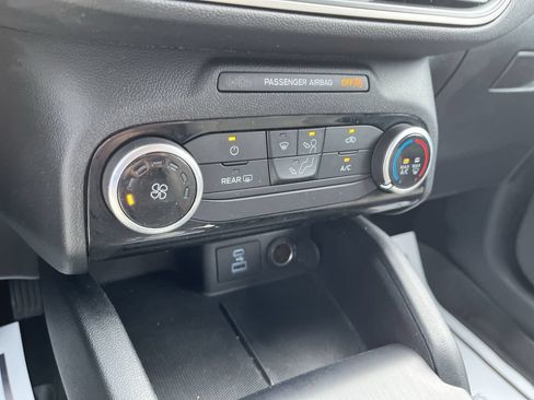 Used 2022 Ford Escape SE FWD image 18