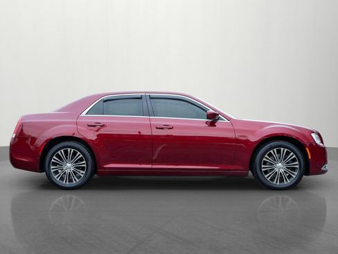 Used 2016 Chrysler 300 Limited image 8