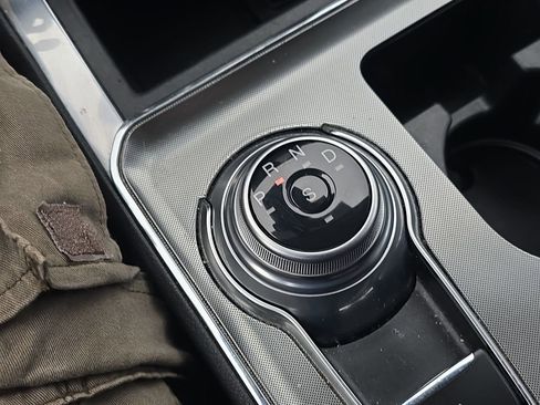 Used 2022 Ford Edge Titanium image 25