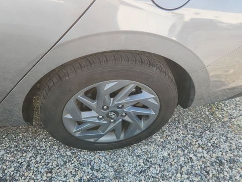 Used 2024 Hyundai Elantra SEL FWD image 6