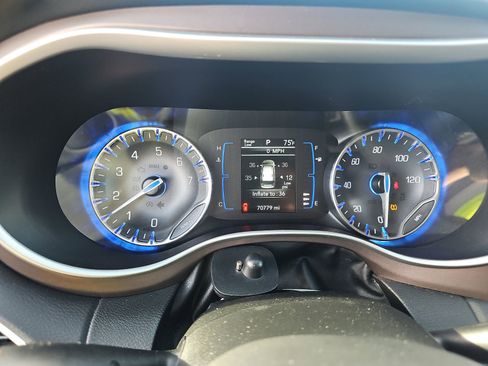Used 2023 Chrysler Voyager LX FWD image 13