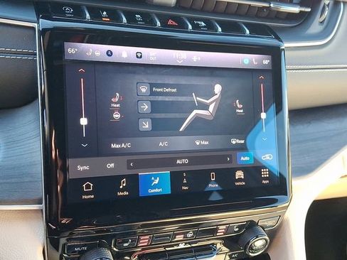 Used 2024 Jeep Grand Cherokee Limited image 19