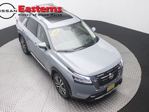 Used 2023 Nissan Pathfinder Platinum w/ Cargo Package AWD/4WD image 3