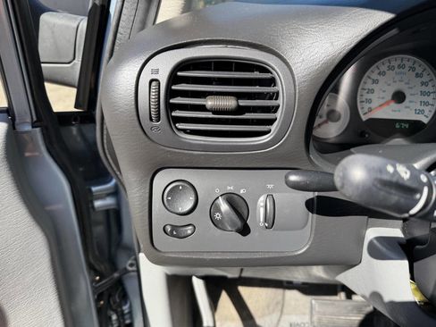 Used 2006 Chrysler Town & Country Touring image 48