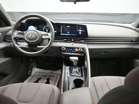 Used 2024 Hyundai Elantra SEL FWD image 22