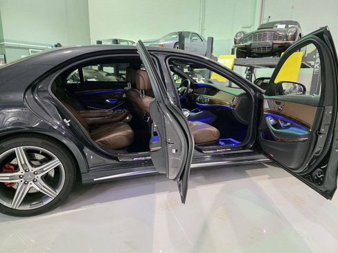 Used 2014 Mercedes-Benz S 63 AMG 4MATIC Sedan w/ Rear Seat Package image 18