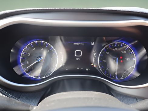 New 2027 Chrysler Pacifica Select FWD image 22