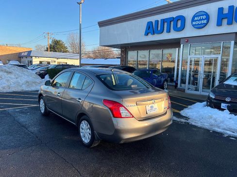 Used 2012 Nissan Versa SV image 11