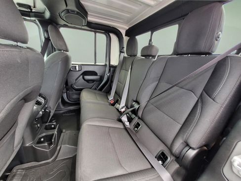 Used 2023 Jeep Gladiator Sport AWD/4WD image 17