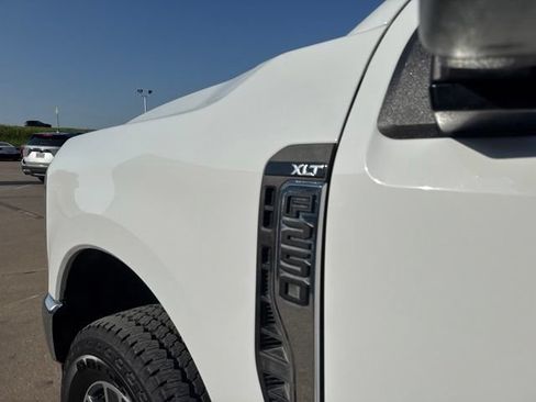 Used 2025 Ford F250 XLT w/ FX4 Off-Road Package AWD/4WD image 9