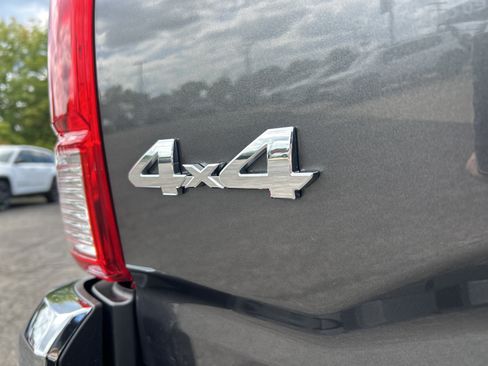 Used 2017 Toyota Tacoma SR5 w/ Tow Package AWD/4WD image 26