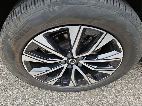 Used 2024 Volvo XC60 B5 Core w/ Protection Package Premier AWD/4WD image 10