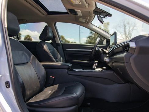 Used 2024 Nissan Altima 2.5 SR w/ SR Premium Package FWD image 23