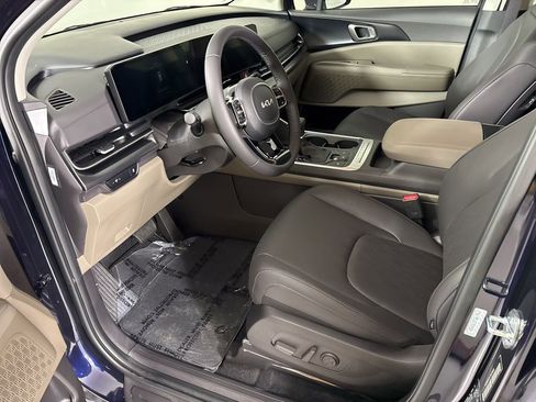 New 2026 Kia Carnival FWD image 17