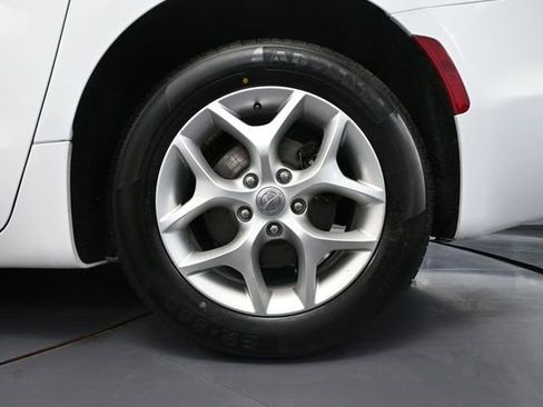 Used 2020 Chrysler Pacifica Limited FWD image 14